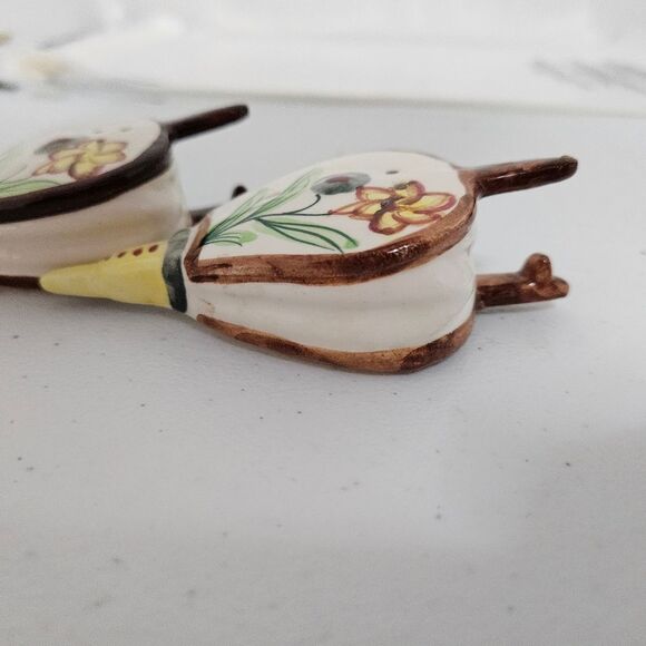 Vintage Mid Century Ceramic Fireplace Bellows Salt and Pepper Shakers 1950s EUC - Picture 3 of 7